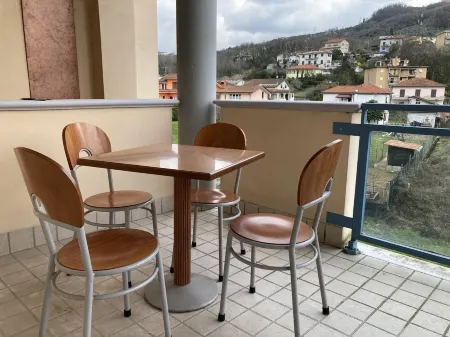 The blue shutters east 045001LTN0039 Отели в г. Масса-Каррара