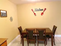 Lovely 2 Bedroom Condo With *Free Parking and WiFi*