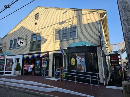 Newly renovated apartment in the heard of Provincetown Отели в г. Провинстаун