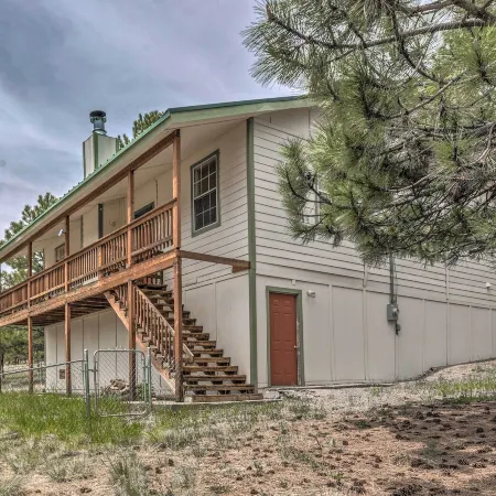 Charming Cloudcroft Cabin w/ Deck & Mtn Views