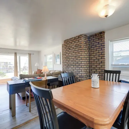 'West of the Moon' Ocean Apt w/ Beach Access!