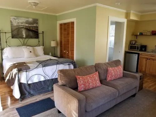 China Creek Cottages Hotels in Willow Creek