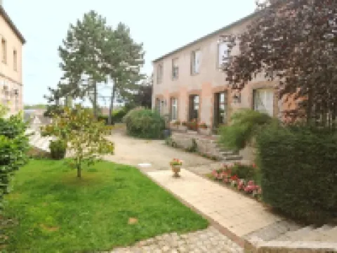 Hôtellerie Saint Yves โรงแรมในชาทร์