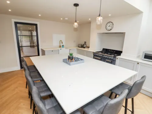 Cheshire View - 2-Star