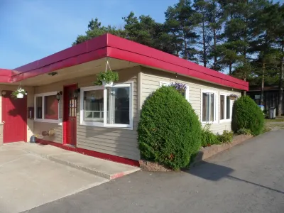 The Silver Birch Motel Hotels near Goderich Main Beach