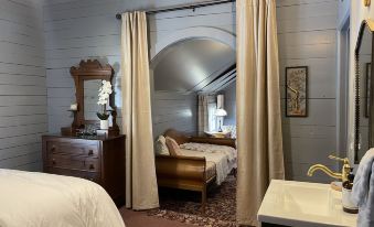 Carriage House Bed & Breakfast