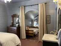 Carriage House Bed & Breakfast Hotels in Winona