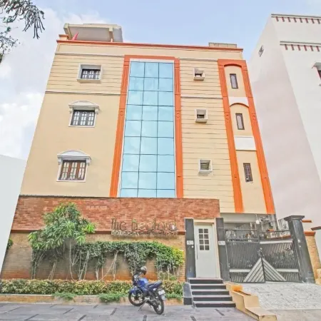 The Rose Residency Inn Отели рядом с достопримечательностью «Район Амеерпет»