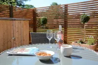 May Barn, Ixworth Hotels in 