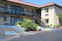 Motel Moonlight Hotels near Adventure City