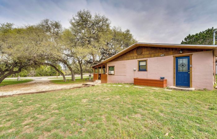 'Cabana Luna' Cabin w/ Deck, Swing & Fire Pit!