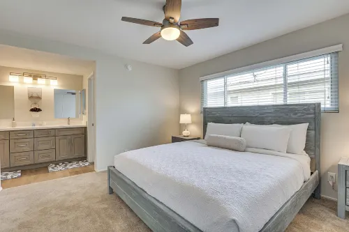 Spacious Oceanside Family Home w/ Fenced-in Yard - Homestays