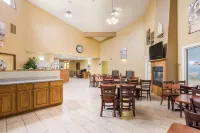 Econo Lodge Lake Mills Hotels in Watertown