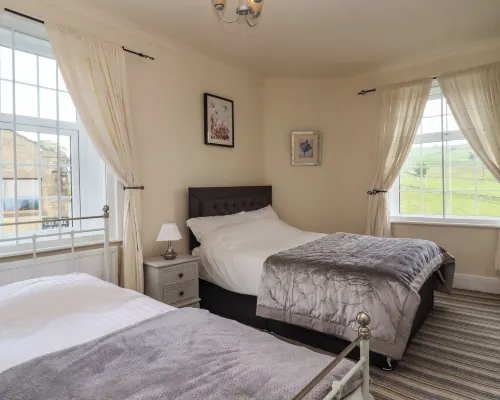 Rock Hollow Hotels in Halifax