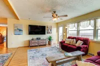11 Mi to Chincoteague: Atlantic Home w/ Decks! - Homestays