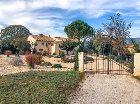 Villas de La Ferme du Gros Noyer Отели в г. Мериндоль-Лез-Оливье