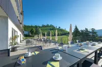 Vineus Tramin Hotels in Auer