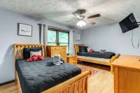 Group Getaway: Spacious Home in Stone Mountain! - Balkon