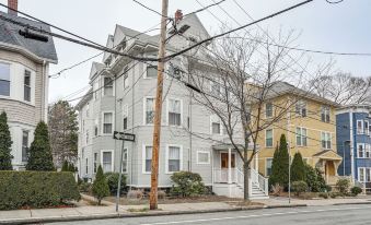 Walk to Harvard Square: Apartment in Cambridge