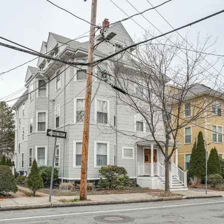Walk to Harvard Square: Apartment in Cambridge
