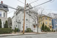Walk to Harvard Square: Apartment in Cambridge