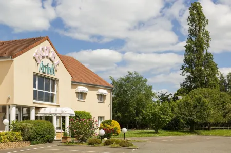 Logis Hotel Altina Отели в г. Шамбре