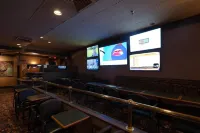 Travelodge by Wyndham Winnipeg Airport West