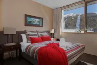 Nanook Thredbo Squatters Run