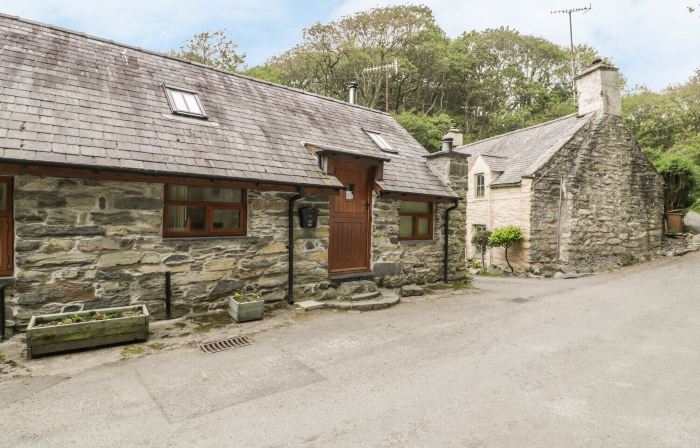 Hendoll Cottage 1
