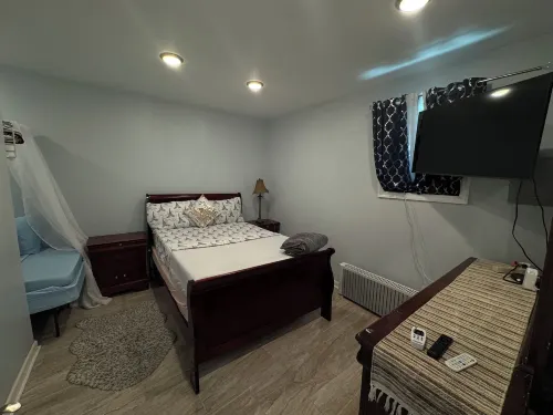 Nice Two Bedroom Apt at 25 Minutes to New York Excellent Bus Transportation Hotels in North Bergen