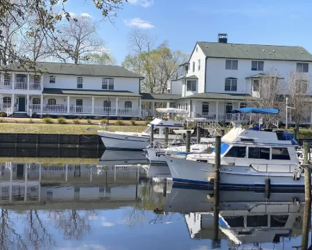 The Cypress Inn Bed & Breakfast Hotels in Conway