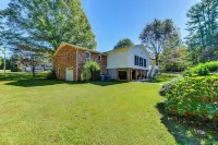 1 Mi to Dtwn: Home w/ Fire Pit & Deck in Hudson! - 3-Star