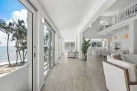 Driftwood Beachfront Retreat - Beach House in Palmas del Mar! Candelero Abajo 호텔