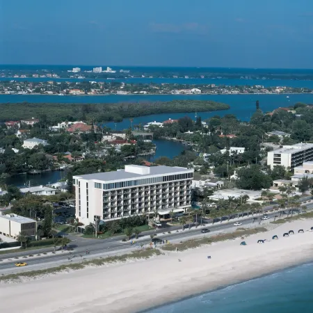 Cirque St Armands Beachside