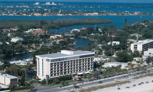 Cirque St Armands Beachside