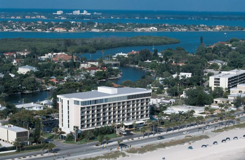 Cirque St Armands Beachside