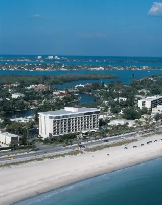 Cirque St Armands Beachside