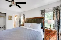 San Antonio Home, 2 Mi to Airport - Pets Welcome! - Country Houses