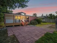 Sauna, Pizza Oven, BBQ, Easy Lake Access & Parking for Trucks & Trailers Hotels in 