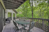 Beaver Lake Retreat w/ Deck & Private Hot Tub - 3-Star