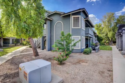 Pet-Friendly Condo w/ Pool ~ 7 Mi to Dtwn Chandler Hotels near Jared