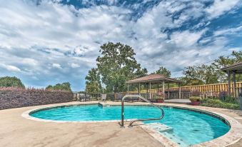 Walk to Lake Hamilton: 'to-do' Home w/ Pool Access