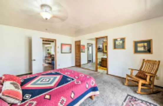 寬敞的曼科斯家住，帶傢俱甲板和院子！