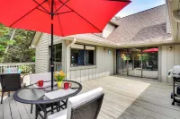 Walk to Lake Keowee: Salem Townhome w/ Deck - Gym