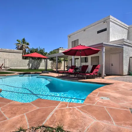 8 mi to Westgate Family-Friendly Glendale Home!