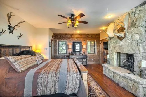 Hike, Ski & Explore! Mtn-View Cabin in Sapphire - Wifi