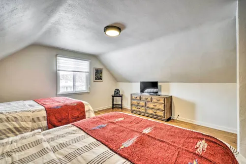 Central Thermopolis Home: 1 Mi to Hot Springs! - 3-Star
