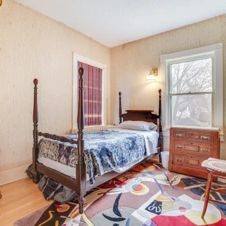 Eau Claire Retreat Close to Campus and Dtwn!