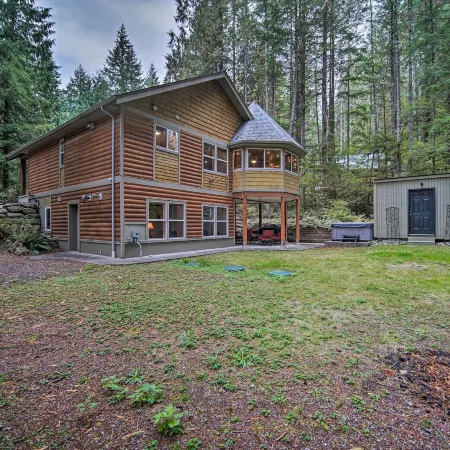 Peaceful Forest Retreat by Mt Baker Slopes!