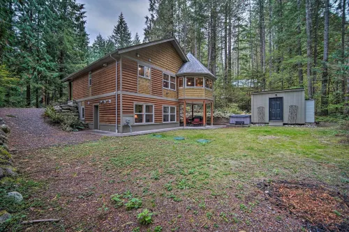 Peaceful Forest Retreat by Mt Baker Slopes! - Homestays